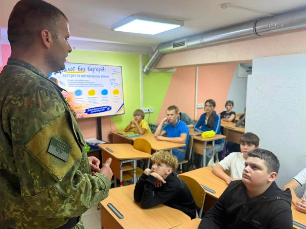 За півтора року Данило Качура провів близько 250 зустрічей зі школярами.