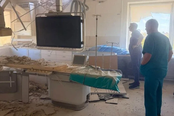 Росіяни вдруге вдарили по Інституту Стражеска у Києві: зруйнована операційна, є поранений