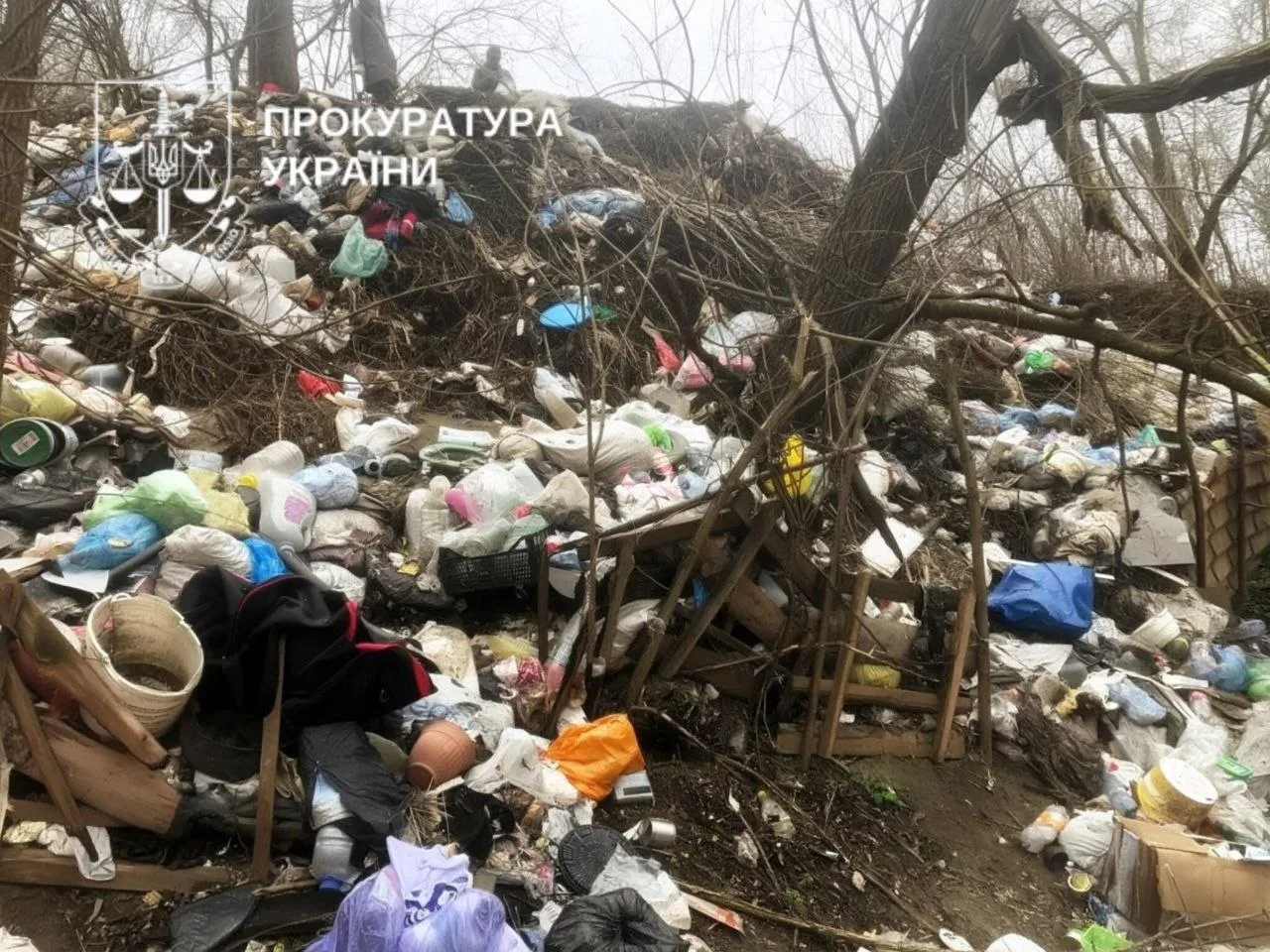 На Буковині через суд вимагають ліквідувати чотири несанкціоновані сміттєзвалища в Остриці