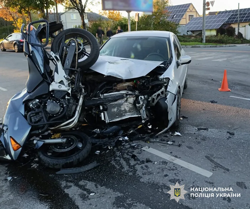 Поліцейський автомобіль біля місця зіткнення у Житомирі