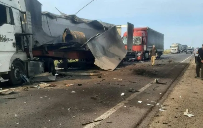 Росія вдарила по дорозі на Одещині: п'ятеро постраждалих, один вкрай важкий