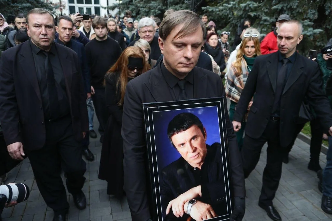 З Кашпіровським попрощалися у Москві, але поховати його можуть в Україні