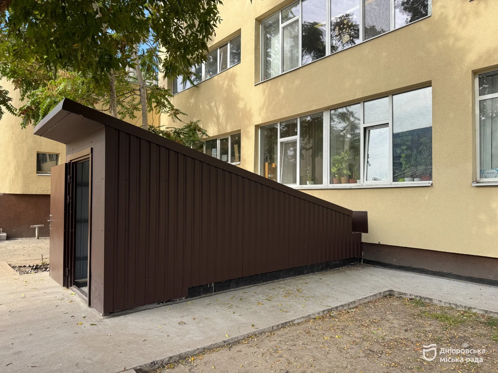 Стабільний освітній процес попри тривоги — у Дніпрі відкрили чергові укриття у школах та садках - 08.10.2026