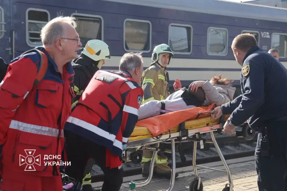 Удар дроном по залізничному вокзалу в Дніпрі: 14 загиблих, багато потерпілих