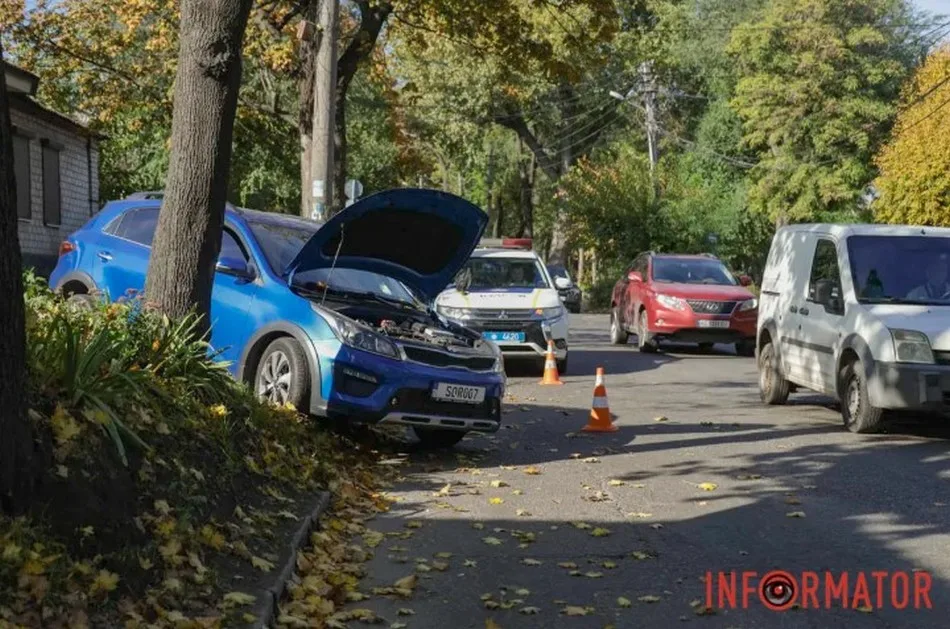 У Дніпрі Renault після зіткнення з Kia вилетів на пішохідну зону