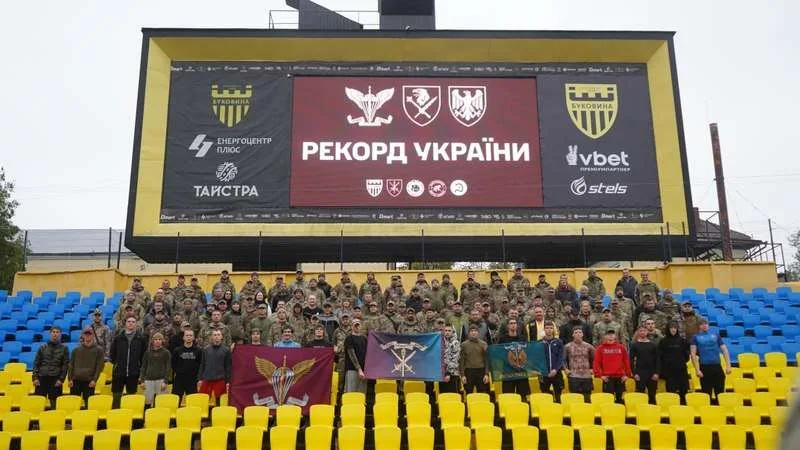 (ФОТО) Понад сотня учасників: у Чернівцях зафіксували рекорд України з масового забігу військових і ветеранів