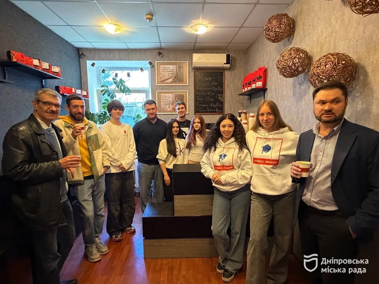 Бізнес зі шкільної парти: у Дніпрі запрацювала перша молодіжна кав'ярня - 20.10.2026