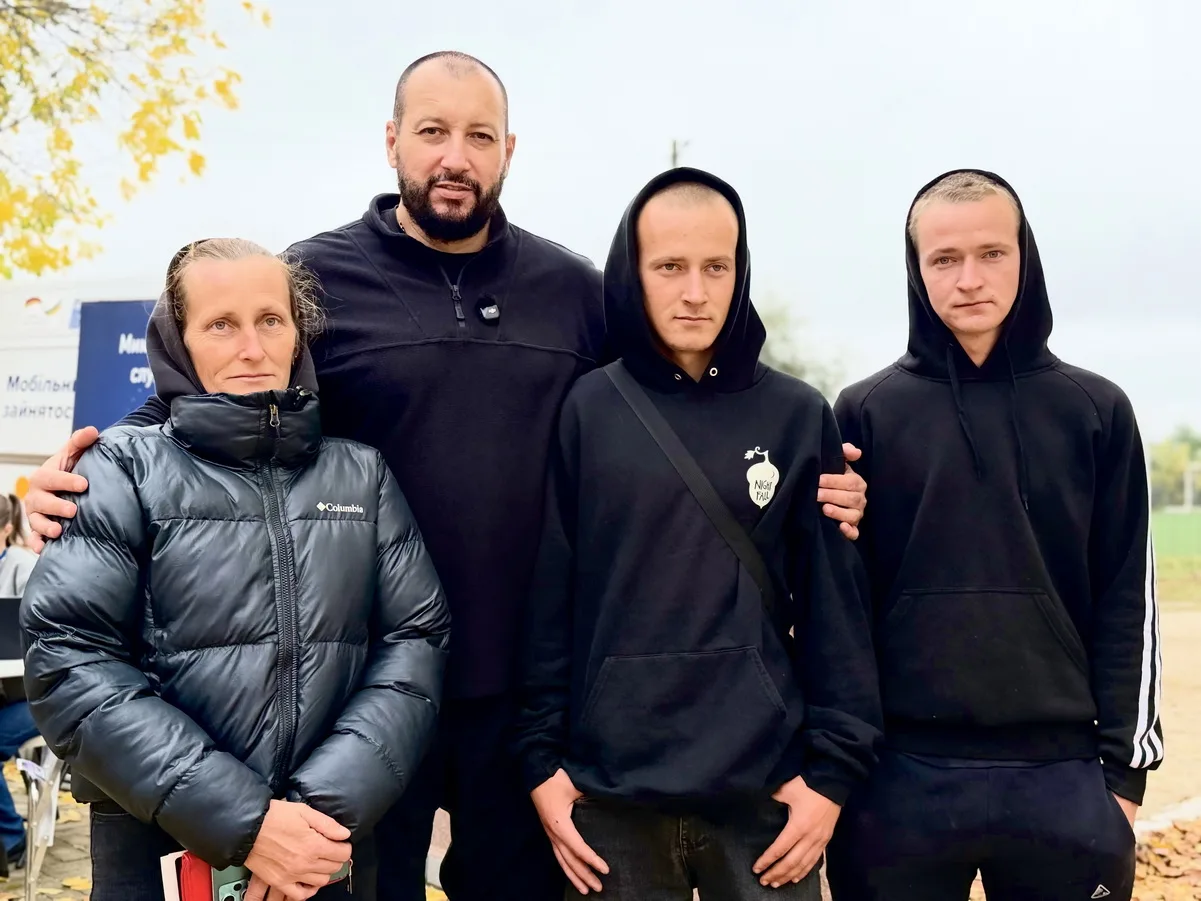 Дмитро Оборонько та сім'я Дудників