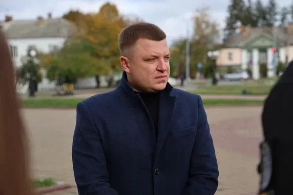 На Волині ветеран отримав грант і придбав два авто для навчання водіїв (фото)