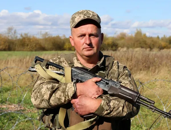 Вижив після влучання дрона й повернувся до служби: історія прикордонника з Волині (фото)
