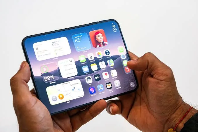 Apple придумала незвичайне охолодження для складаного iPhone Duo
