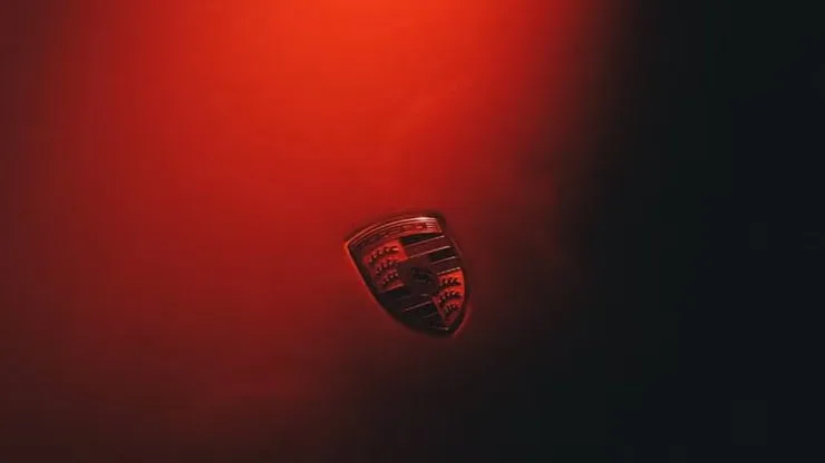 Кадр из тизера нового Porsche