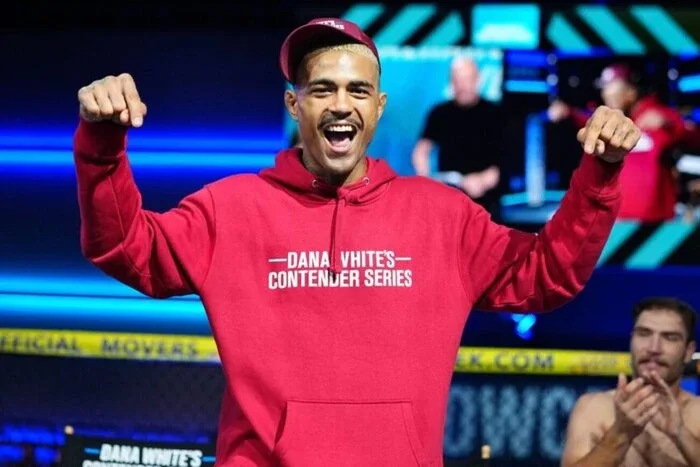 З охорони – в ростер UFC: як тілоохоронець президента промоушену підкорив октагон