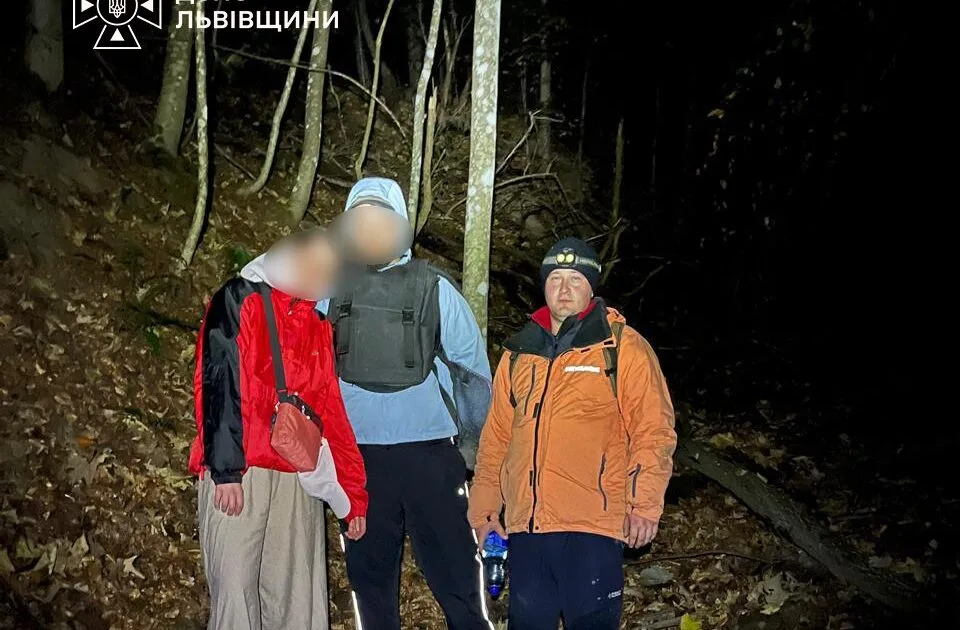 На Львівщині рятувальники допомогли трьом туристам у горах