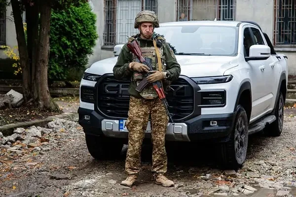 Кермо, швидкість і холодний розум: волинський «Мадяр» розповів про реалії фронтових доріг (фото)
