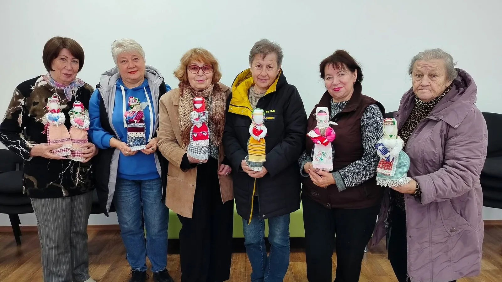Пенсіонери в Чернігові створювали «Символ материнства» (Фото)