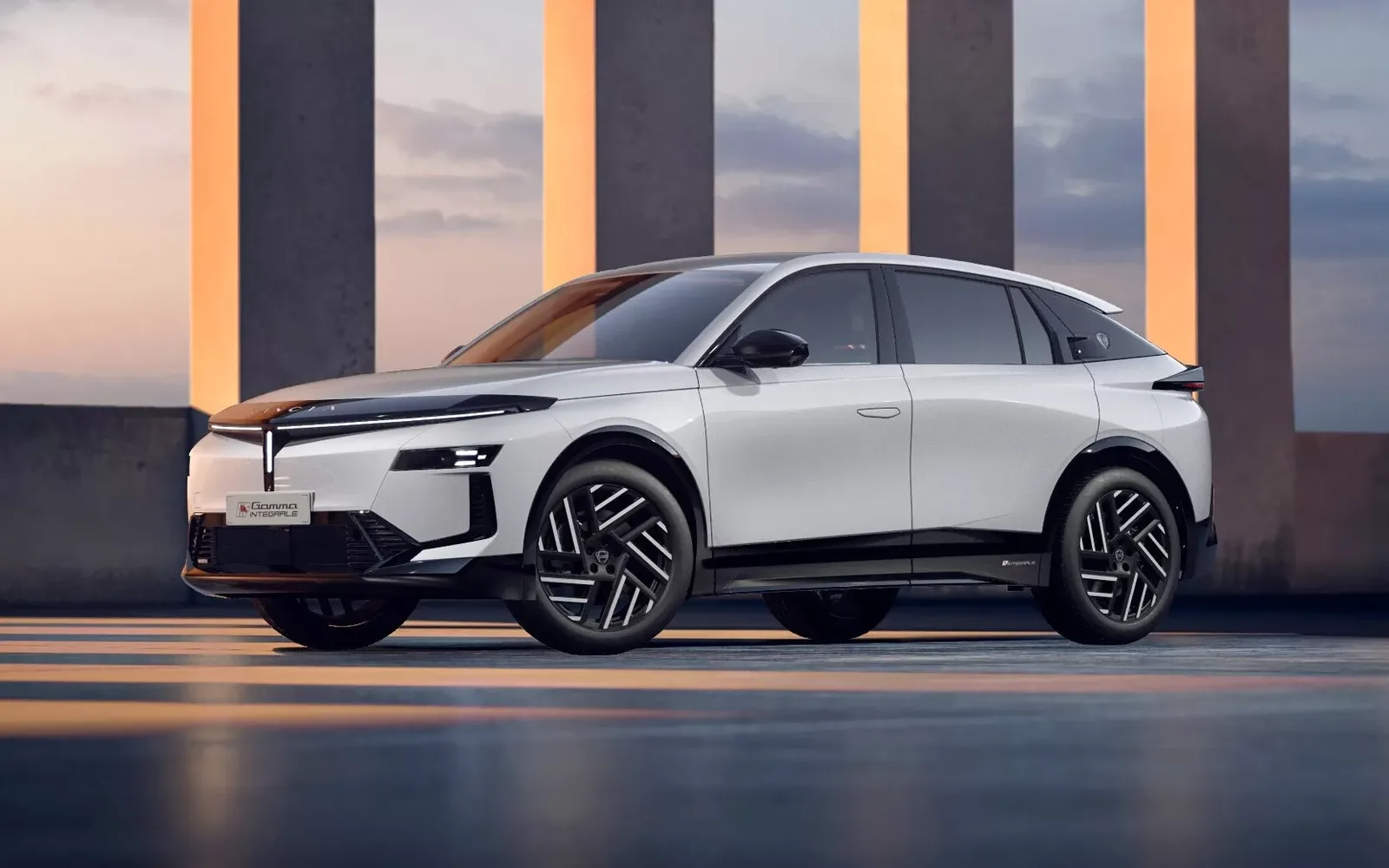 Від 58 950 євро: повнопривідний електрокросовер Lancia Gamma показали офіційно