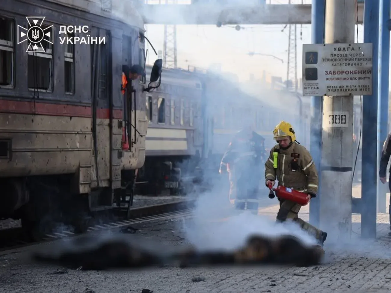Після загибелі цивільних на вокзалі у Дніпрі пропаганда РФ переклала вину на Україну. ЗСУ відповіли
