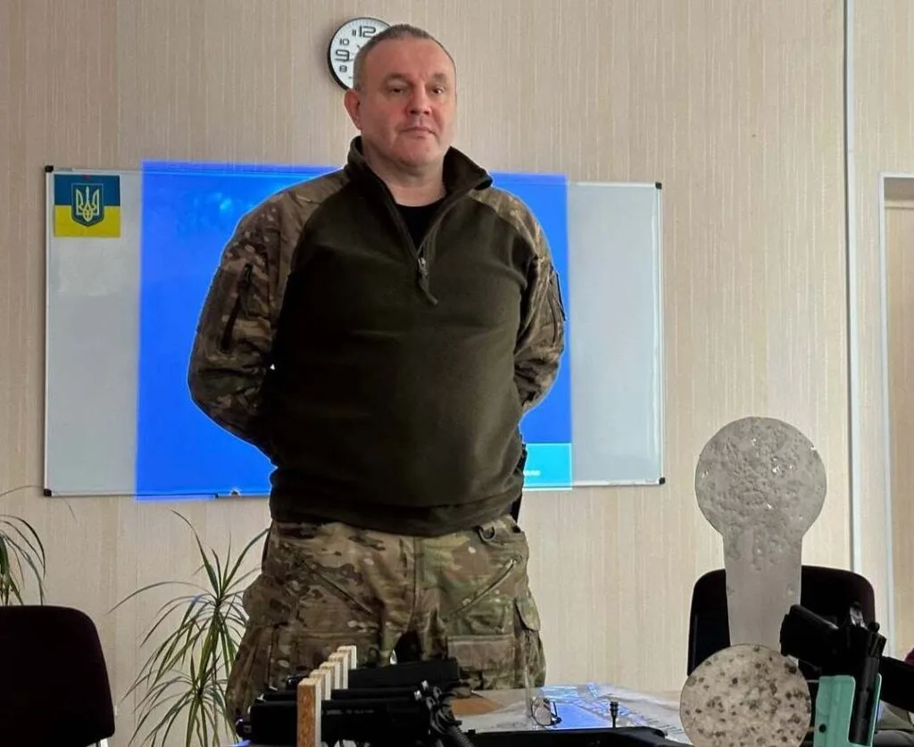 Засновник і керівник Національної федерації стрілецького хортингу України, керівник спортивного центру особистої безпеки «Шосте Чуття» Сергій Єлін.