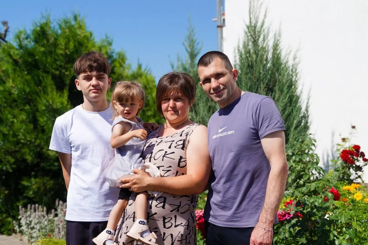 Нацгвардієць Микола Головний із дружиною Альоною, сином Сергієм і дочкою Аріною. Фото з архіву сімʼї