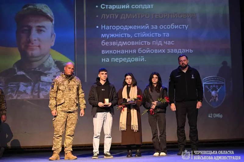У Чернівцях родини загиблих захисників отримали посмертні нагороди воїнів