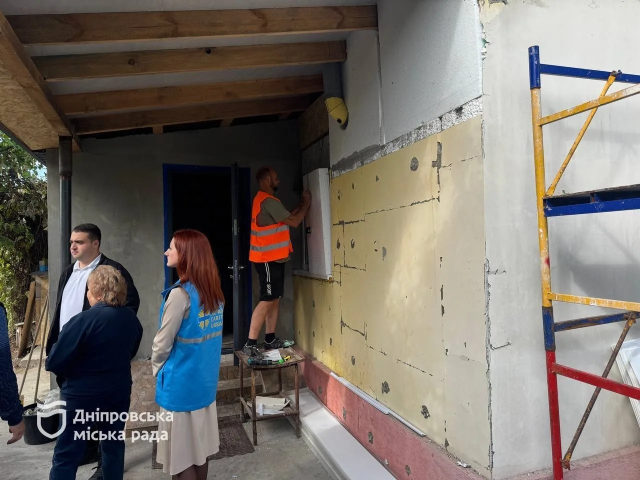 У Дніпрі відновлюють пошкоджені обстрілами приватні будинки, власники яких не можуть скористатися «єВідновленням» - 08.10.2026