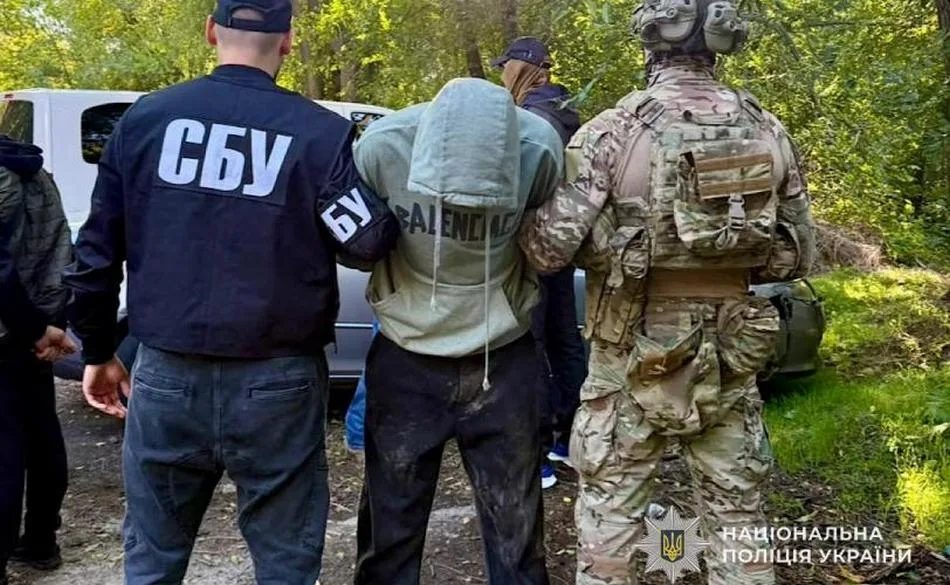 У Дніпрі чоловік незаконнно збував зброю та боєприпаси