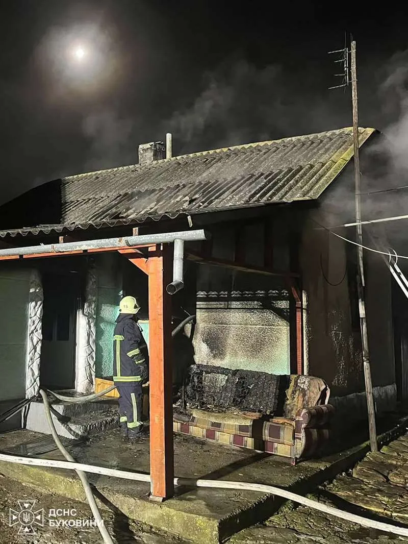 На Буковині юнак постраждав у пожежі: хлопця госпіталізували
