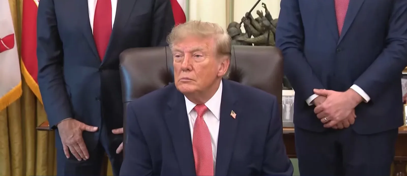 "Россия — это гигантская машина": Трамп требует, чтобы Украина завершила войну, потому что будет хуже (видео)