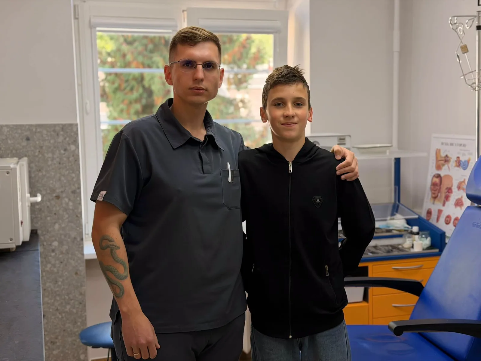 Майже місяць у тиші: львівські лікарі повернули слух підлітку після травми на футболі