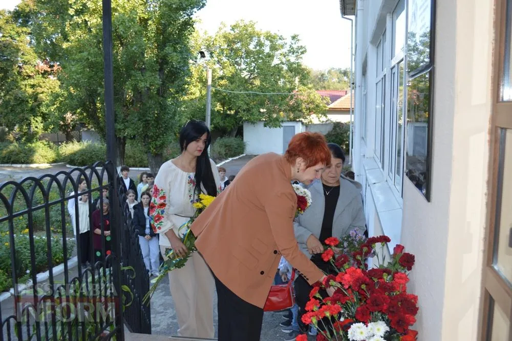 У Білгороді-Дністровському відкрили меморіальні дошки двом випускникам ліцею «Лідер», які служили в «Азові»