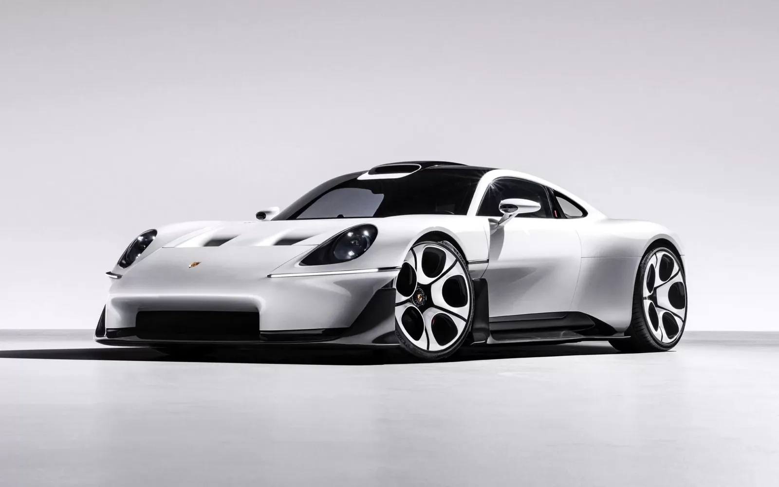 Гібридний суперкар майбутнього Porsche Mission S показали офіційно