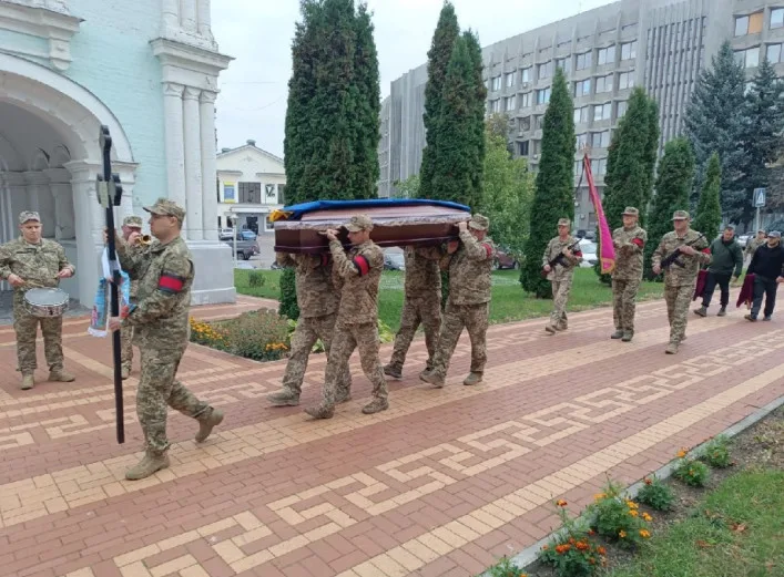 У Сумах попрощалися із захисником з Хотіні Віталієм Стукаловим