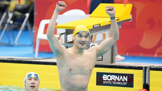 31-річний олімпійський чемпіон з Китаю побив світовий рекорд у плаванні на спині на 50 метрів