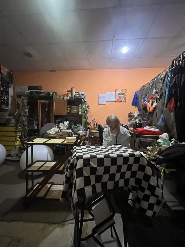 Сцена, гримерки, коридори та робочі приміщення дитячого театру «СВіЯ» у Запоріжжі.