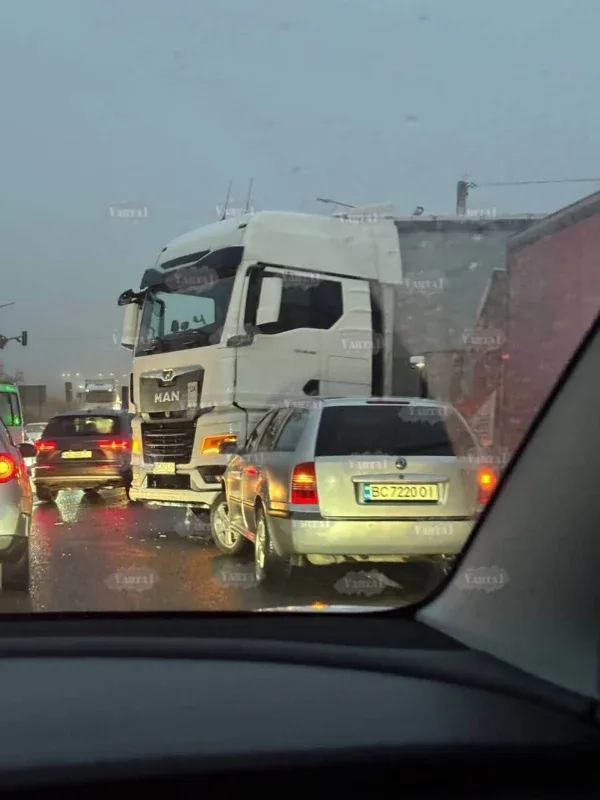 У Львові на об’їзній не розминулись автомобілі