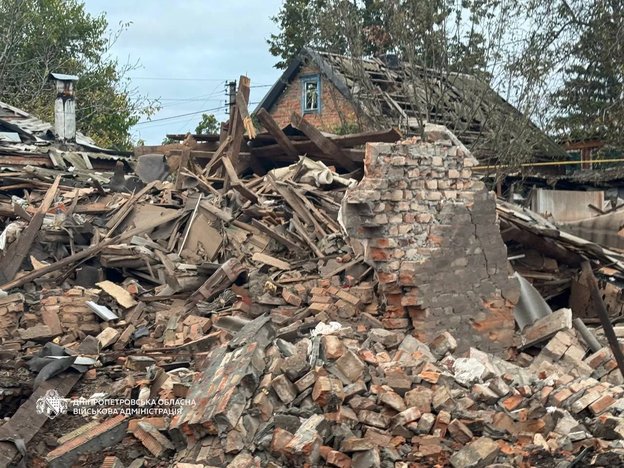 росіяни понад 20 разів атакували Дніпропетровщину: постраждала 84-річна жінка - 19.10.2026