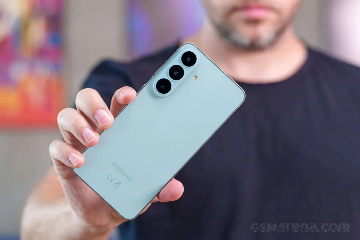 5 смартфонов, превосходящих Galaxy S26 FE по мощности: OnePlus, Motorola, Xiaomi и др. (фото)