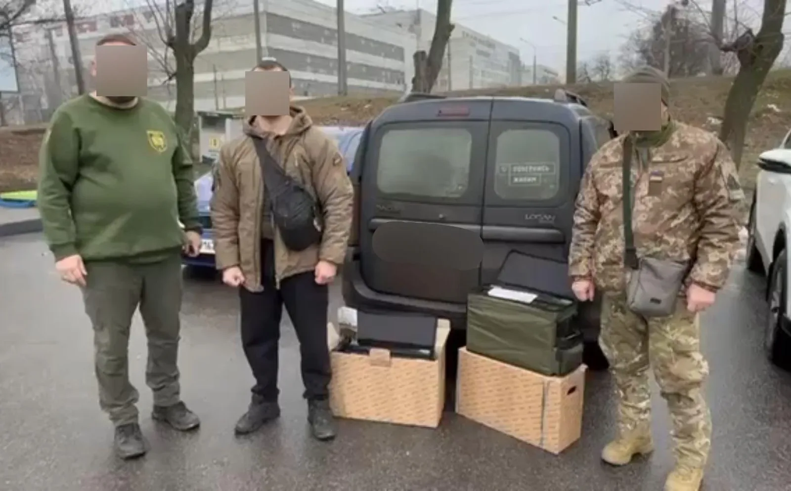 Тростянецька громада передає павербанки військовим