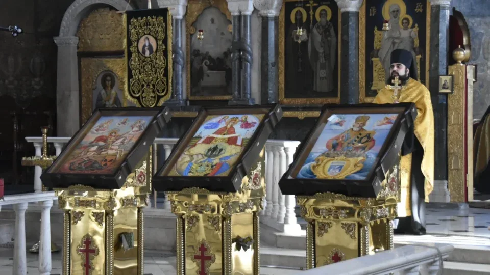 Божою поміччю та власною вірою: у Києво-Печерській лаврі освятили та передали три ікони підрозділам ЗСУ 