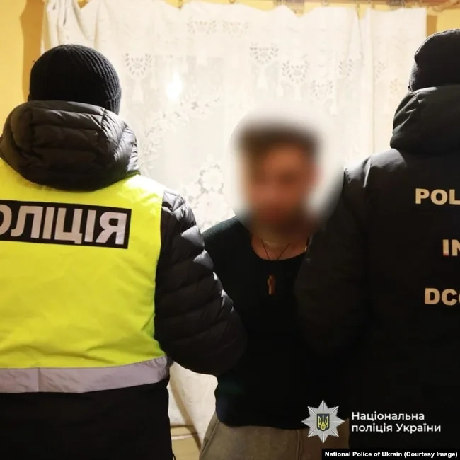 Кадри зі спільної операції молдовської та української поліції під назвою «Енігма 2.0»