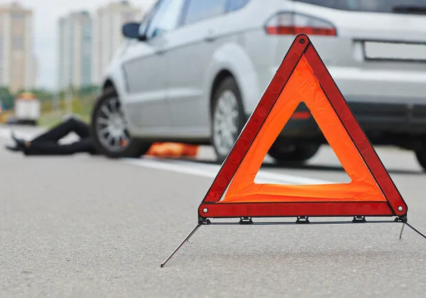 На Львівщині на повороті не розминулись автомобілі