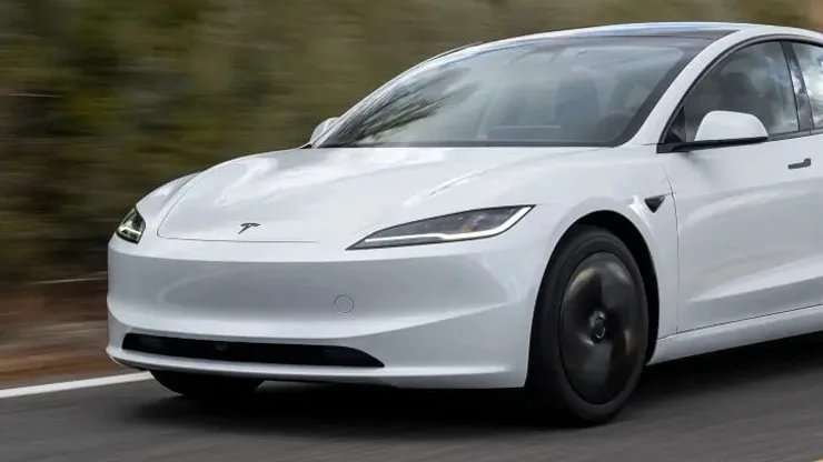 Автомобиль Tesla Model 3