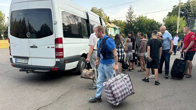 Місія “Проліска” продовжує роботу на Донеччині після удару дроном по броньовику: це авто ремонтуватимуть