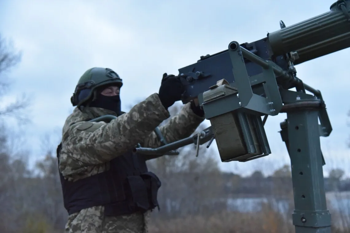 рф вночі випустила по Україні авіаційну ракету та понад 120 дронів: скільки збила ППО