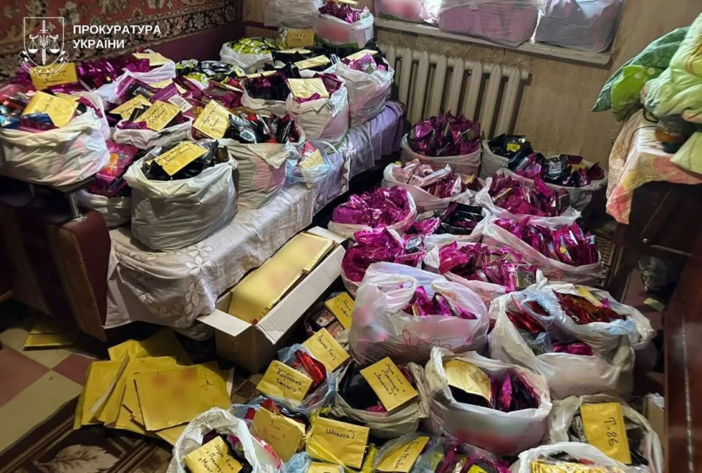 Цукерки із психотропами та рідина для вейпів із канабісом: у Дніпрі викрили групу наркозбувачів