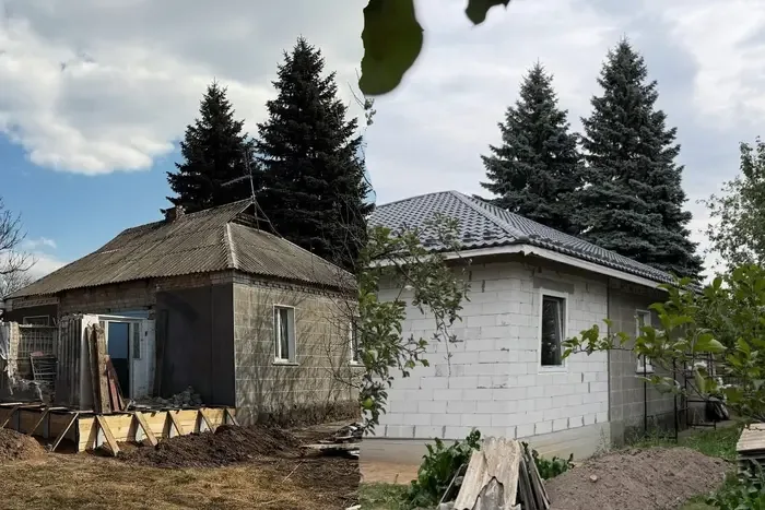 Киянка купила хату в селі за два мільйони гривень для батьків-переселенців (відео)