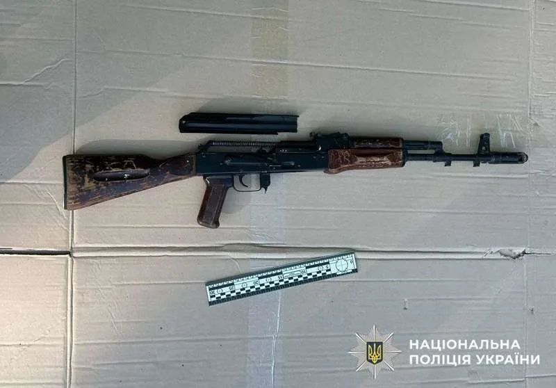 На Буковині затримали мешканця Кіцманя, підозрюють у продажу зброї 