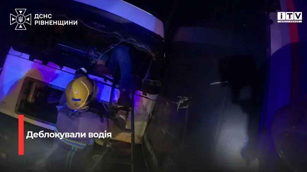 На Рівненщині сталася ДТП за участі двох вантажних автомобілів