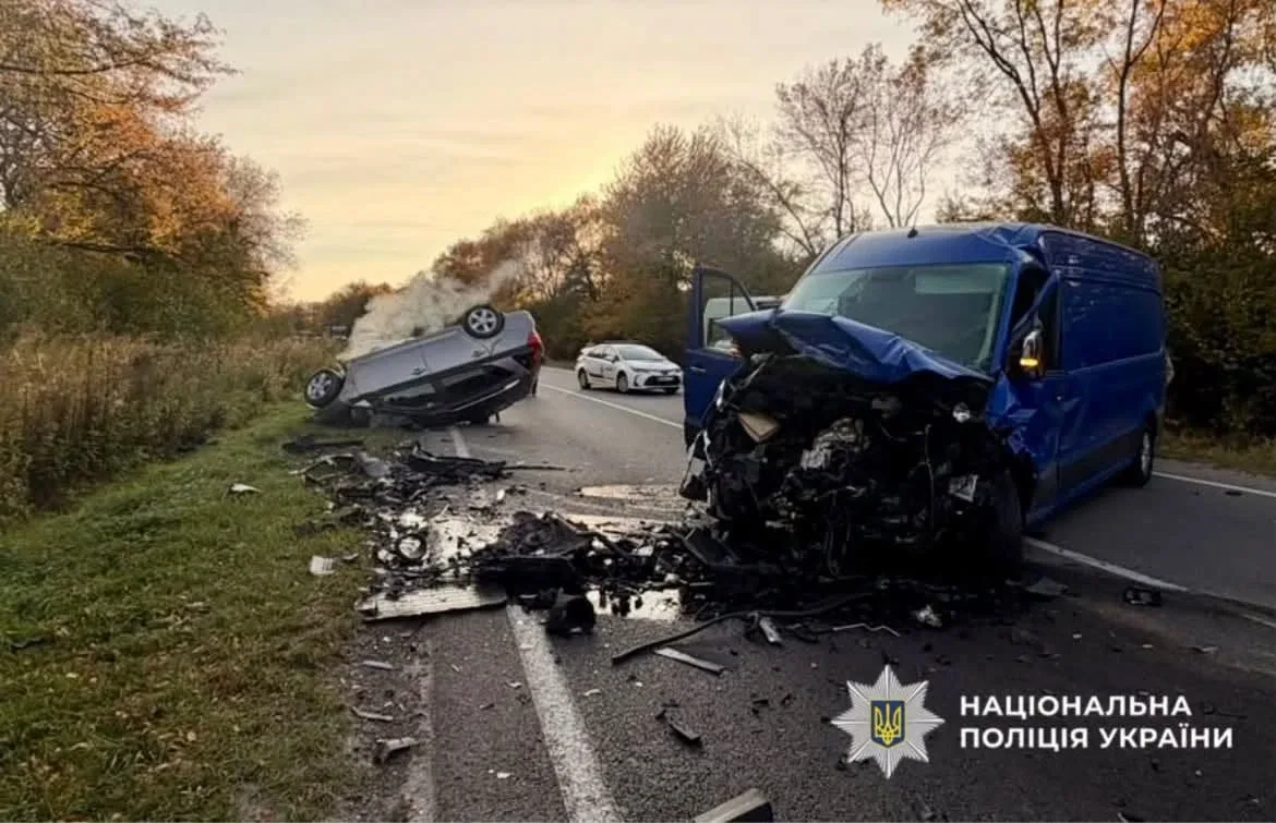 Поблизу Рудок внаслідок зіткнення легковика та мікроавтобуса загинула жінка